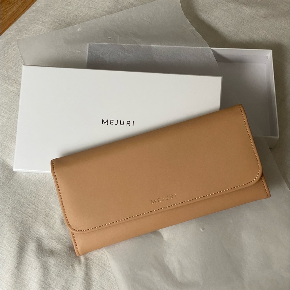 New Unused Mejuri Leather Trifold Jewelry Wallet Case Bag